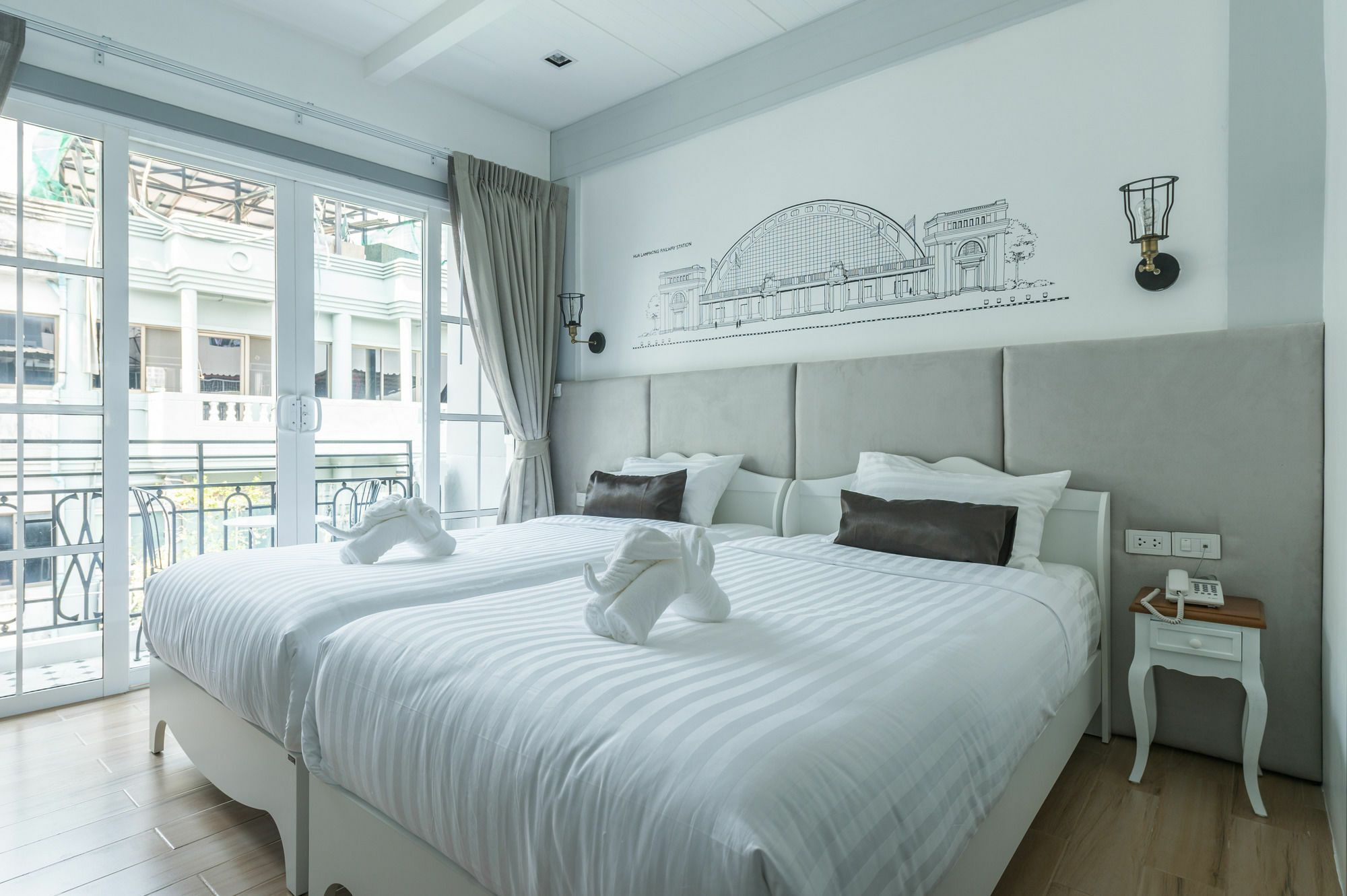 Отель White Ivory 3*